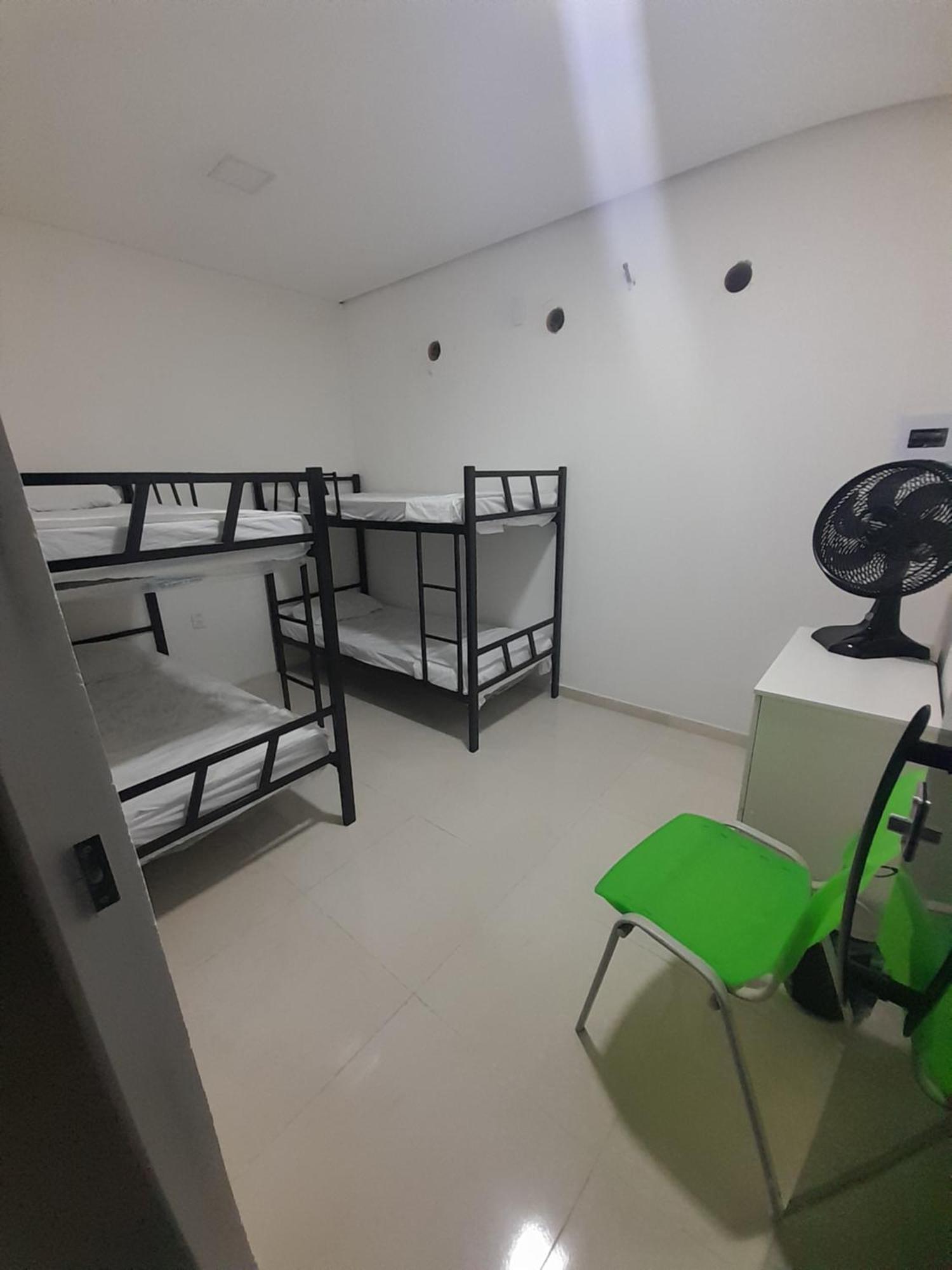 Hostel E Pousada Гараньюнс Экстерьер фото