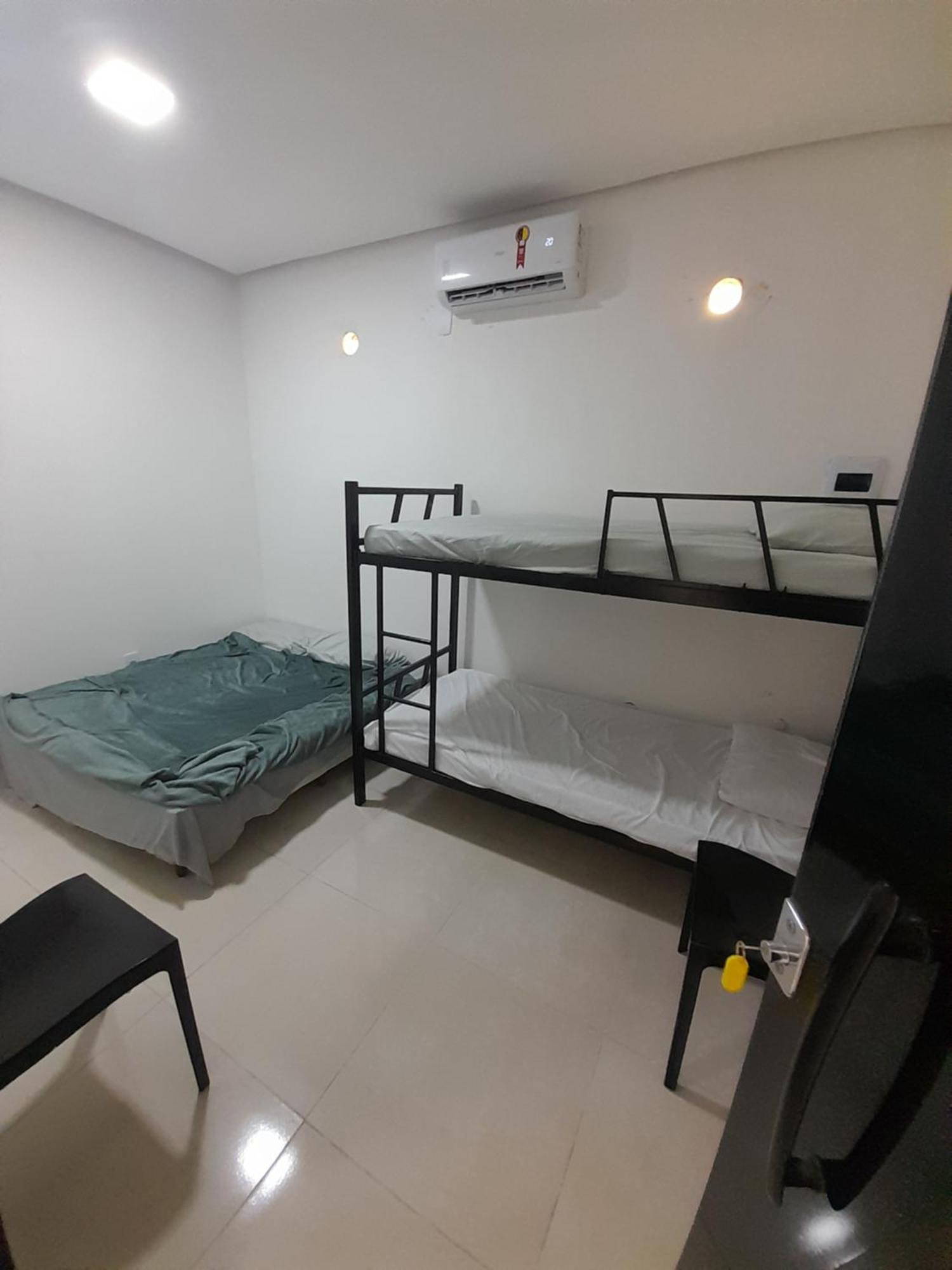 Hostel E Pousada Гараньюнс Экстерьер фото