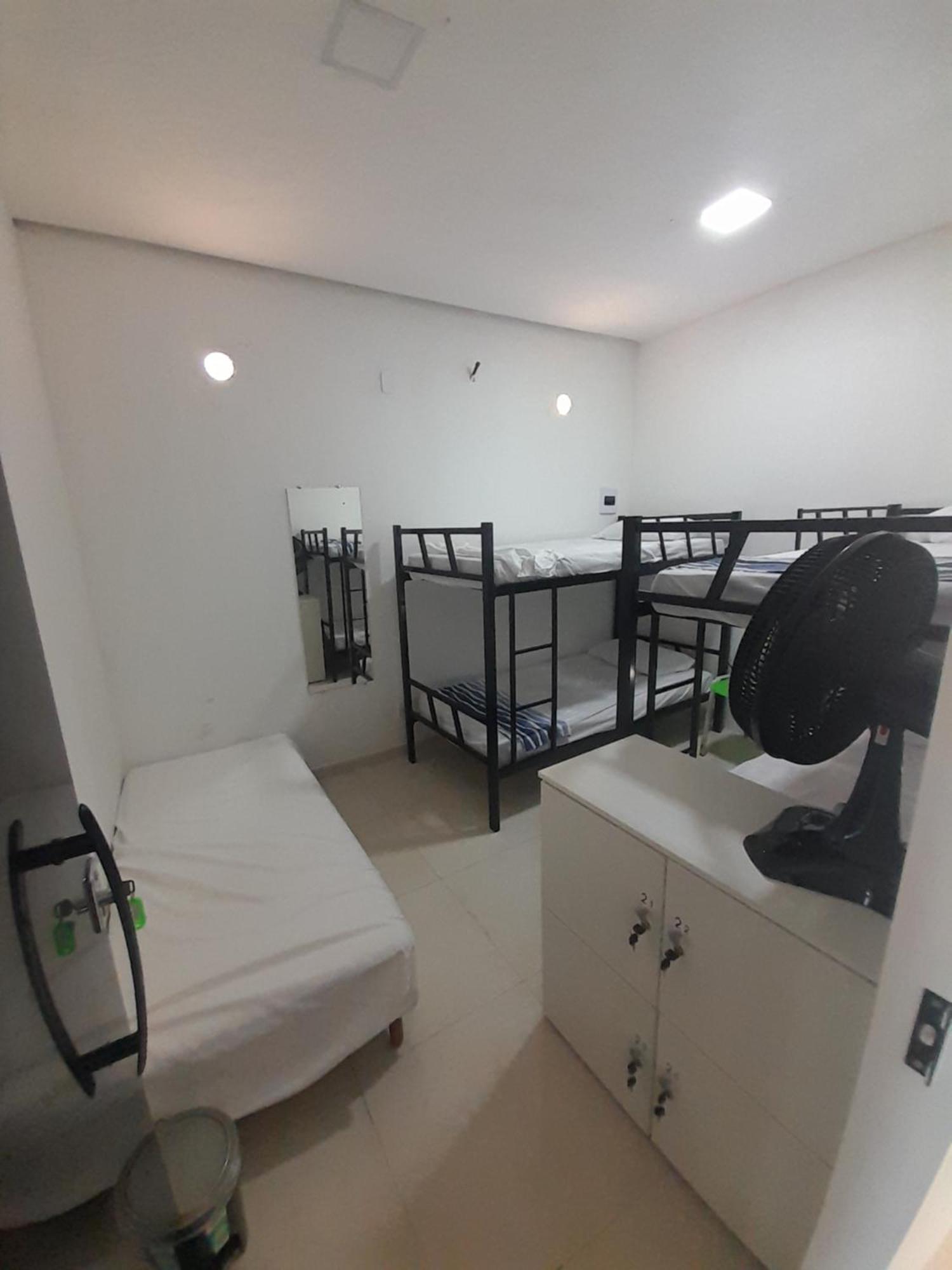Hostel E Pousada Гараньюнс Экстерьер фото